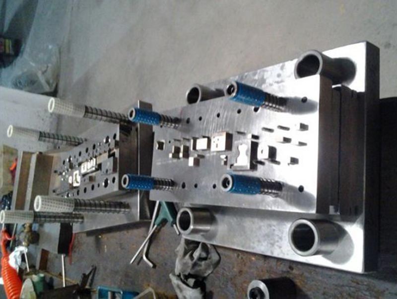 玛多模具制造-12