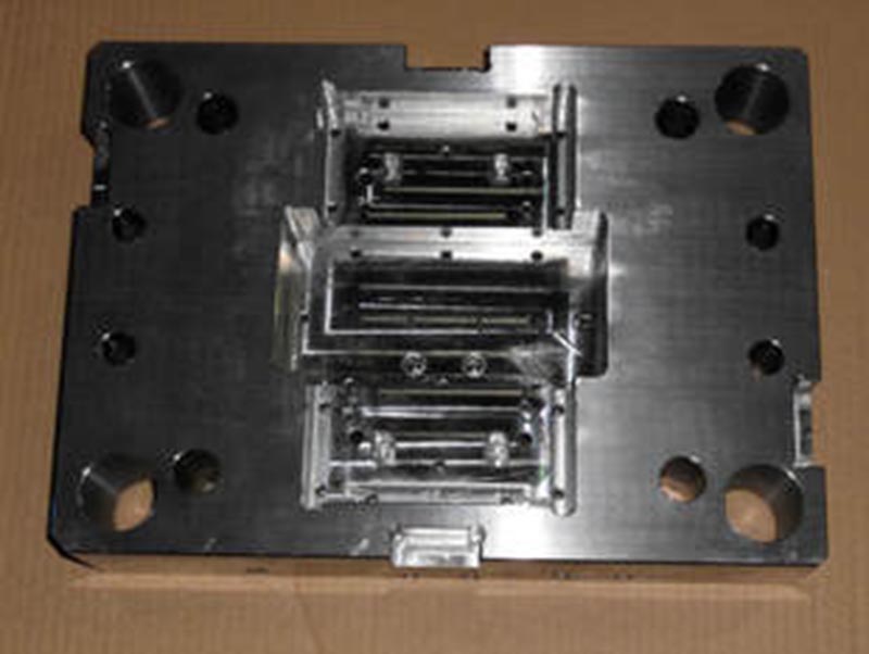 玛多精密塑料模-06